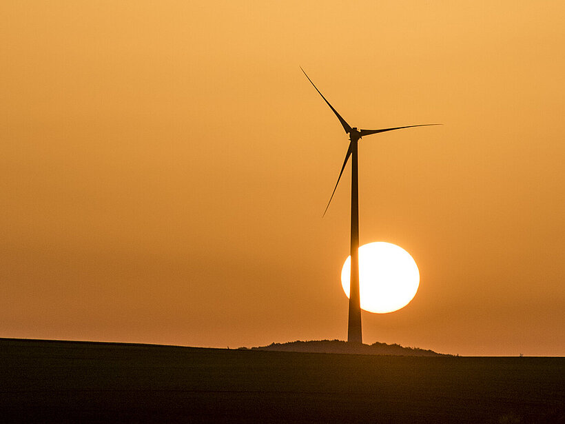 Windräder bei Sonnenaufgang