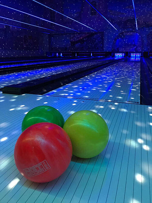 Bowlingbahnen und Bowlingkugeln Planet-Bowling Kaiserslautern