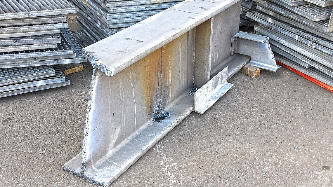 Metallteil welches mit Flexmaschine bearbeitet wurde