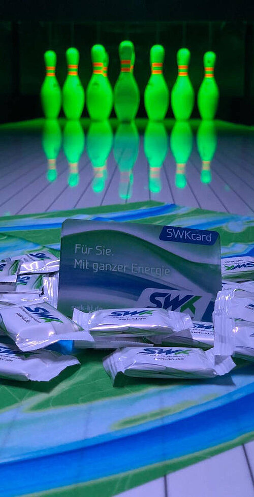 Bowlingbahn und Pins mit SWKcard Planet-Bowling Kaiserslautern