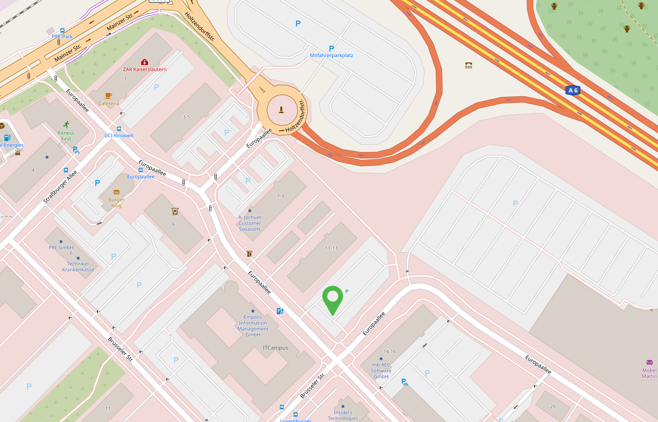 Ausschnitt der Landkarte in Kaiserslautern mit grüner Stecknadel auf einem Parkplatz
