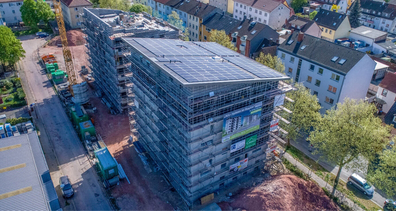 Bau von zwei Wohnhäusern mit Solar-Anlagen auf Dach
