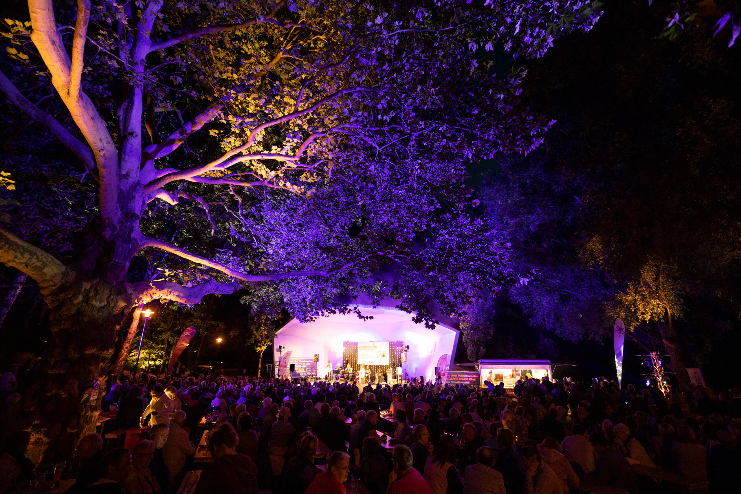 Menschenmenge bei einem Konzert des SWK Sommerswing