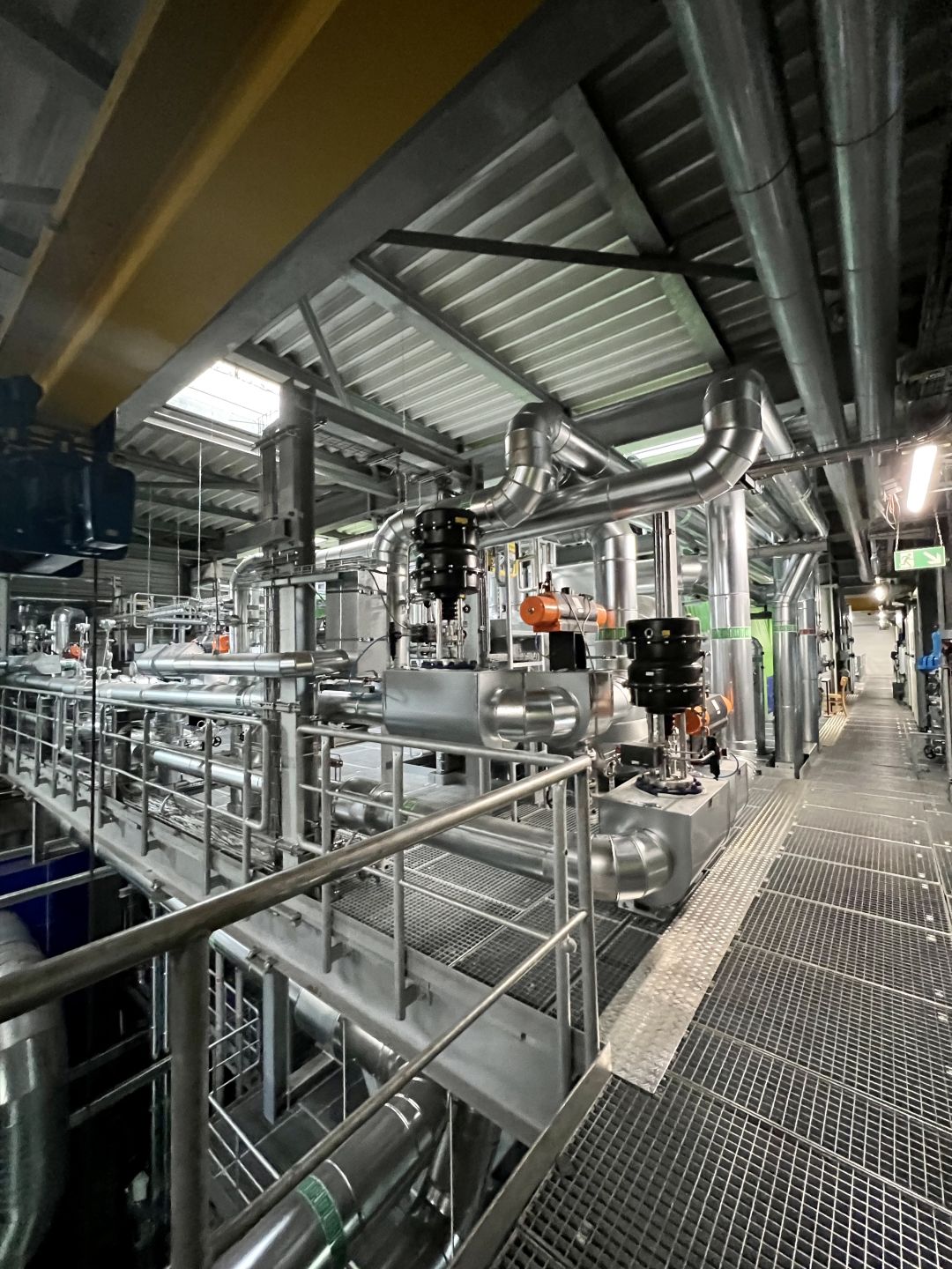 Fertigstellung im Inneren des Heizkraftwerks während der Modernisierung