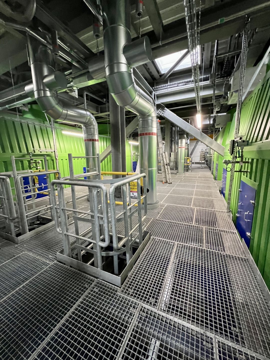 Fertigstellung im Inneren des Heizkraftwerks während der Modernisierung