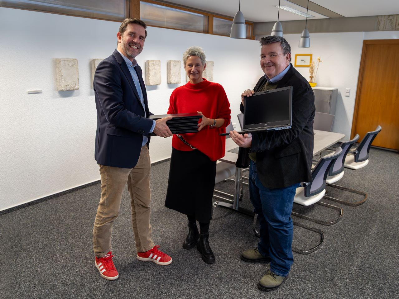 Übergabe der Laptops